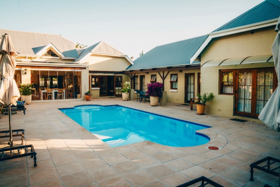 9 Bedroom Property for Sale in Constantia Western Cape